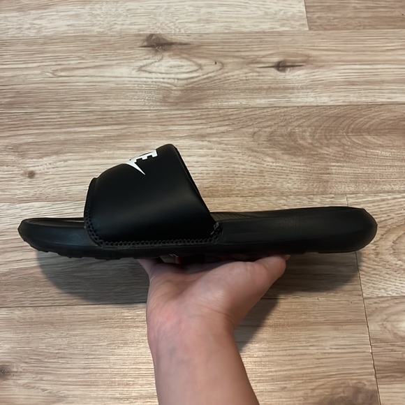 nike slides - Picture 2 of 4